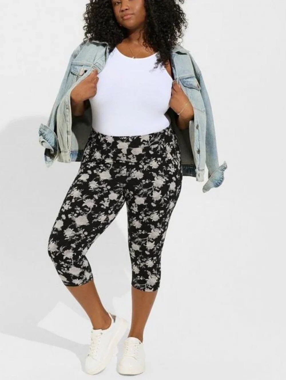 Torrid 00 Floral Print Black & White Pedal Pusher Leggings - New